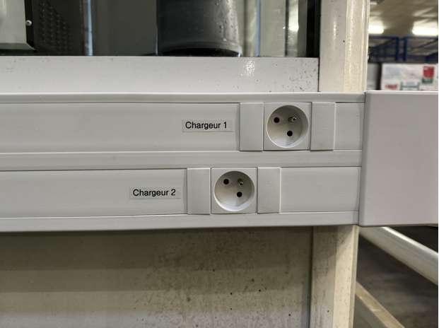 Bâtiment tertiaire — goulotte chargeurs PDA