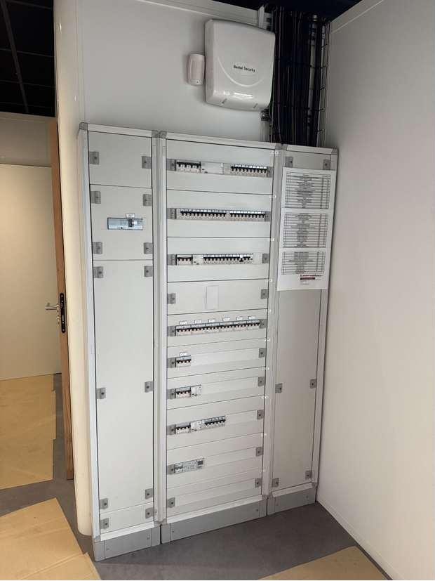 Tertiaire / industrie — armoire distribution