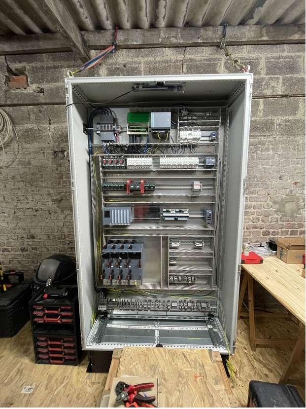 Tertiaire / industrie — armoire automatisme industrielle