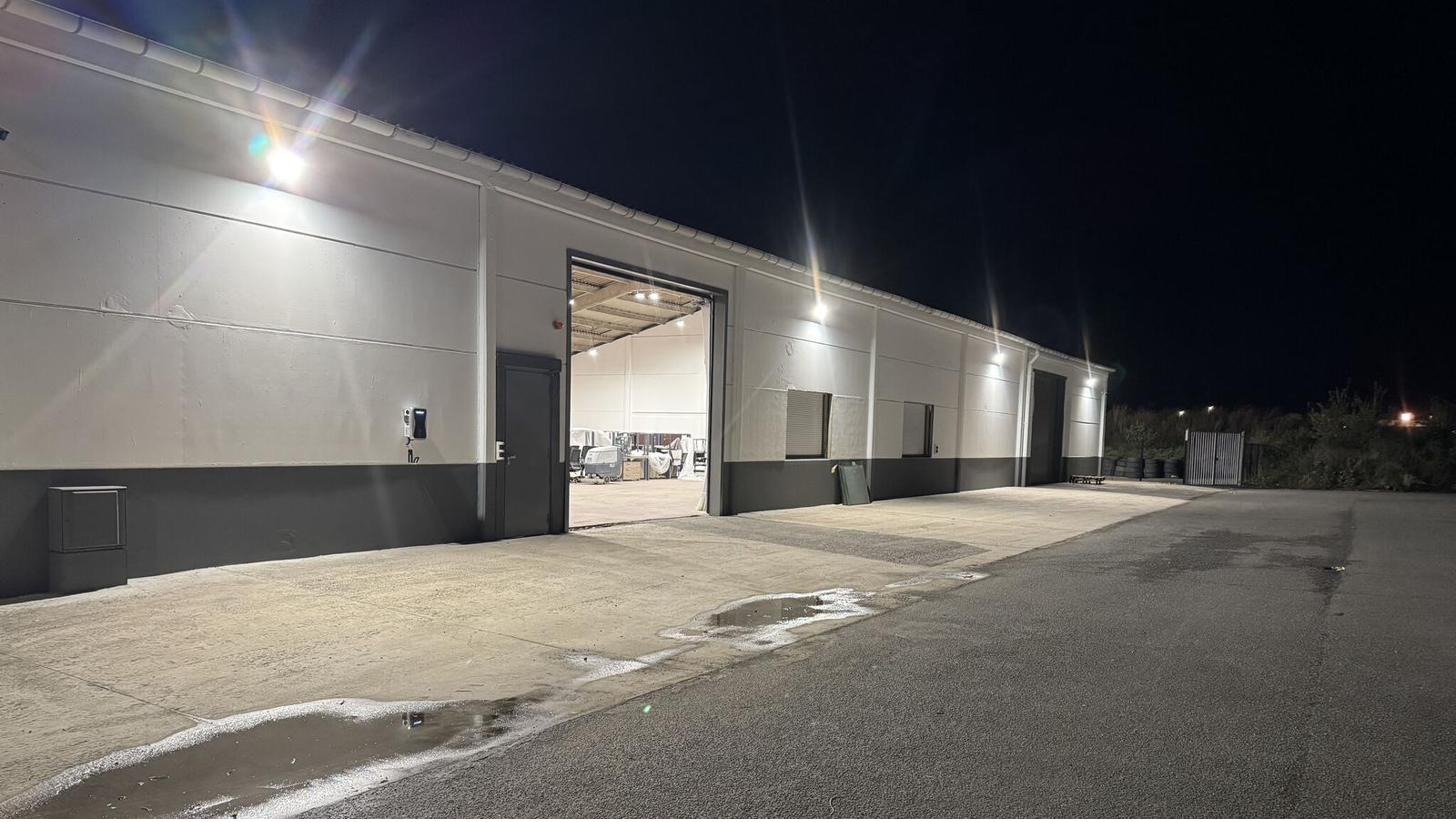 Éclairage extérieur nocturne d'un bâtiment